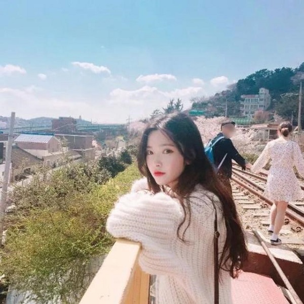 女生美姿怎么擺拍呢，鮑豪斯攝影陳老師與您分享