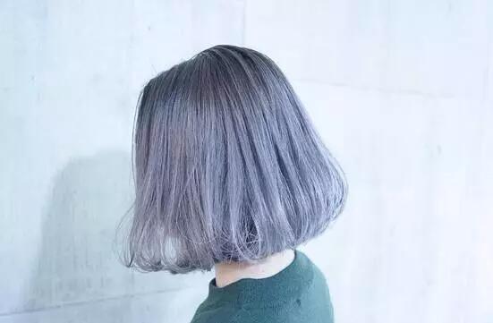 美發師來給我染個這樣的顏色