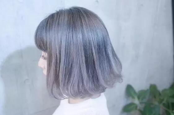 美發師來給我染個這樣的顏色
