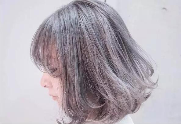 美發師來給我染個這樣的顏色